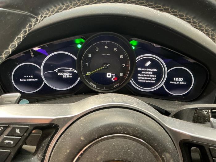 Porsche Cayenne III 3.0 V6 Turbo 24V E-Hybrid Samochód złomowany (2021, Metalik, Srebrnoszary)