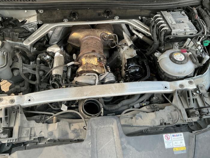 Porsche Cayenne III 3.0 V6 Turbo 24V E-Hybrid Samochód złomowany (2021, Metalik, Srebrnoszary)