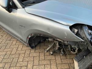Porsche Cayenne III 3.0 V6 Turbo 24V E-Hybrid Samochód złomowany (2021, Metalik, Srebrnoszary)