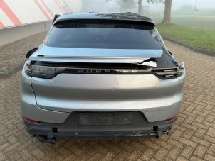 Porsche Cayenne III 3.0 V6 Turbo 24V E-Hybrid Samochód złomowany (2021, Metalik, Srebrnoszary)