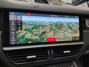 Porsche Cayenne III 3.0 V6 Turbo 24V E-Hybrid Samochód złomowany (2021, Metalik, Srebrnoszary)