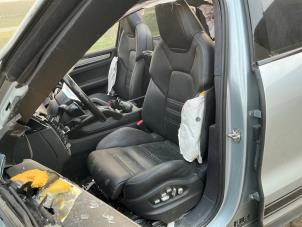 Porsche Cayenne III 3.0 V6 Turbo 24V E-Hybrid Samochód złomowany (2021, Metalik, Srebrnoszary)