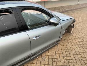 Porsche Cayenne III 3.0 V6 Turbo 24V E-Hybrid Samochód złomowany (2021, Metalik, Srebrnoszary)