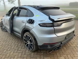 Porsche Cayenne III 3.0 V6 Turbo 24V E-Hybrid Samochód złomowany (2021, Metalik, Srebrnoszary)