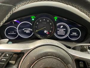 Porsche Cayenne III 3.0 V6 Turbo 24V E-Hybrid Samochód złomowany (2021, Metalik, Srebrnoszary)