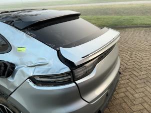Porsche Cayenne III 3.0 V6 Turbo 24V E-Hybrid Samochód złomowany (2021, Metalik, Srebrnoszary)