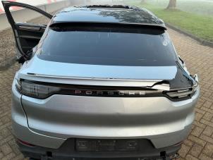 Porsche Cayenne III 3.0 V6 Turbo 24V E-Hybrid Samochód złomowany (2021, Metalik, Srebrnoszary)