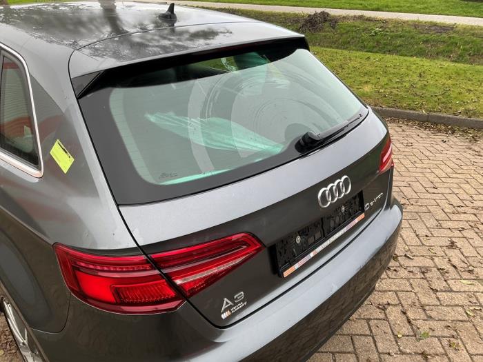Audi A3 Sportback 1.4 TFSI 16V 40 e-tron Épave (2020, Métallisé, Gris argenté)