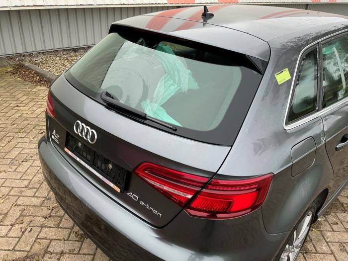 Audi A3 Sportback 1.4 TFSI 16V 40 e-tron Épave (2020, Métallisé, Gris argenté)