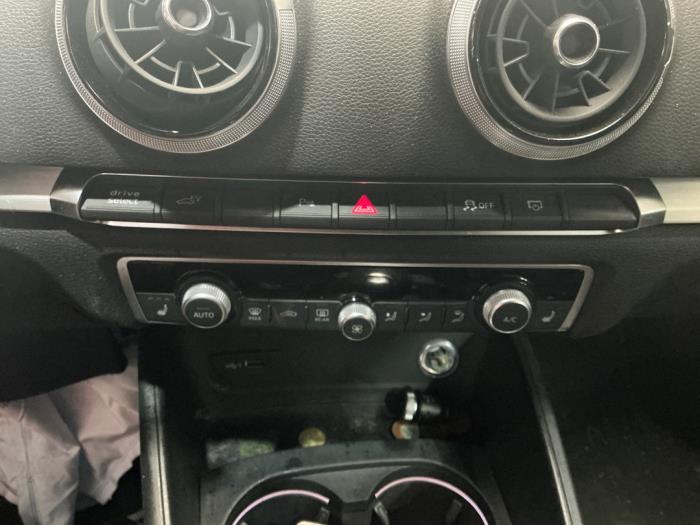 Audi A3 Sportback 1.4 TFSI 16V 40 e-tron Épave (2020, Métallisé, Gris argenté)