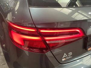 Audi A3 Sportback 1.4 TFSI 16V 40 e-tron Épave (2020, Métallisé, Gris argenté)