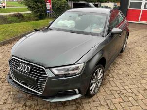 Audi A3 Sportback 1.4 TFSI 16V 40 e-tron Épave (2020, Métallisé, Gris argenté)
