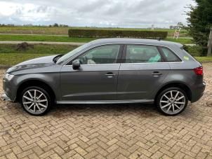 Audi A3 Sportback 1.4 TFSI 16V 40 e-tron Épave (2020, Métallisé, Gris argenté)