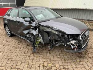 Audi A3 Sportback 1.4 TFSI 16V 40 e-tron Épave (2020, Métallisé, Gris argenté)