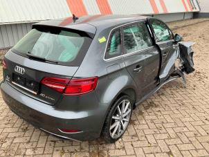 Audi A3 Sportback 1.4 TFSI 16V 40 e-tron Épave (2020, Métallisé, Gris argenté)