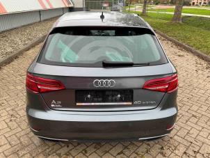 Audi A3 Sportback 1.4 TFSI 16V 40 e-tron Épave (2020, Métallisé, Gris argenté)