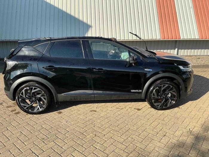 Renault Captur II 1.6 E-Tech 145 Samochód złomowany (2025, Metalik, Czarny)