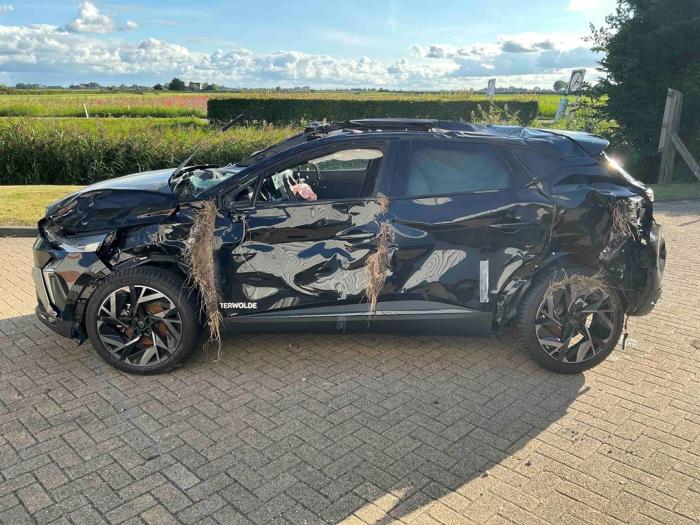Renault Captur II 1.6 E-Tech 145 Samochód złomowany (2025, Metalik, Czarny)