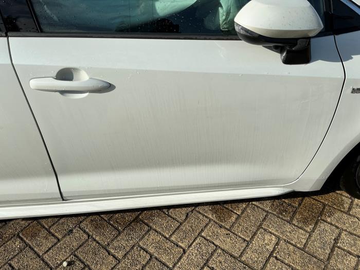 Toyota Corolla Touring Sport 2.0 16V Hybrid Vehículo de desguace (2020, Metálico, Blanco)