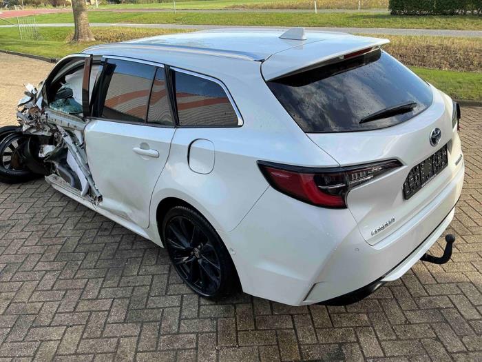 Toyota Corolla Touring Sport 2.0 16V Hybrid Vehículo de desguace (2020, Metálico, Blanco)