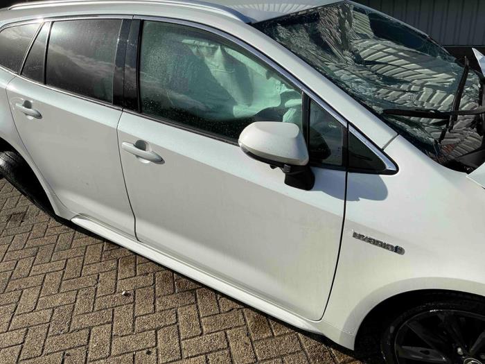 Toyota Corolla Touring Sport 2.0 16V Hybrid Vehículo de desguace (2020, Metálico, Blanco)
