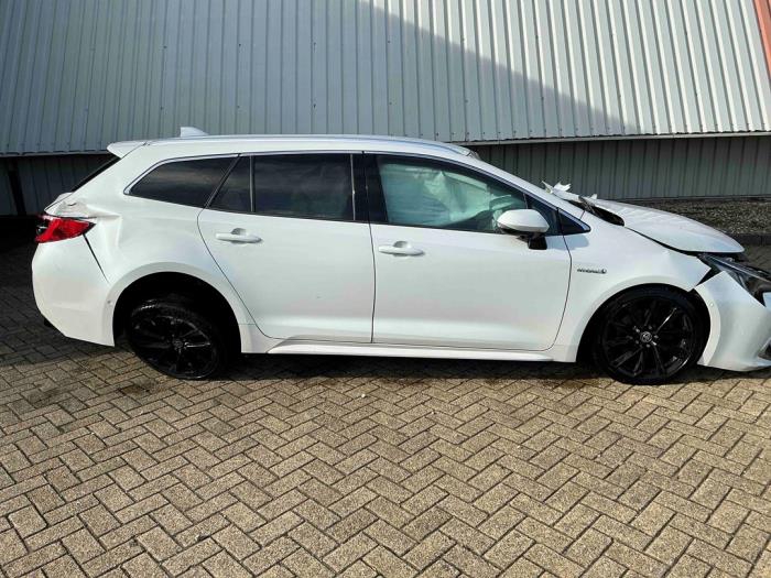 Toyota Corolla Touring Sport 2.0 16V Hybrid Vehículo de desguace (2020, Metálico, Blanco)