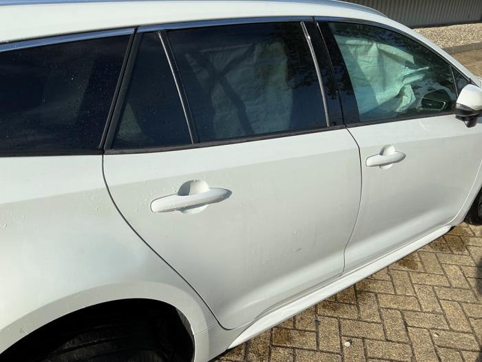 Toyota Corolla Touring Sport 2.0 16V Hybrid Vehículo de desguace (2020, Metálico, Blanco)