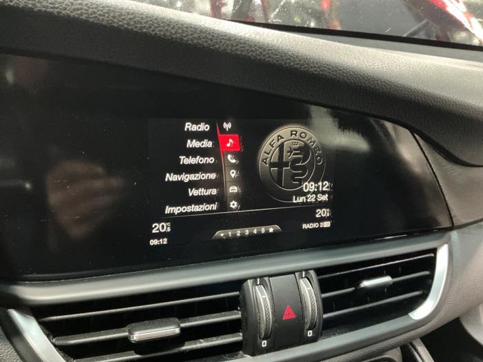 Alfa Romeo Giulia 2.2d 150 16V Vehículo de desguace (2016, Rojo)