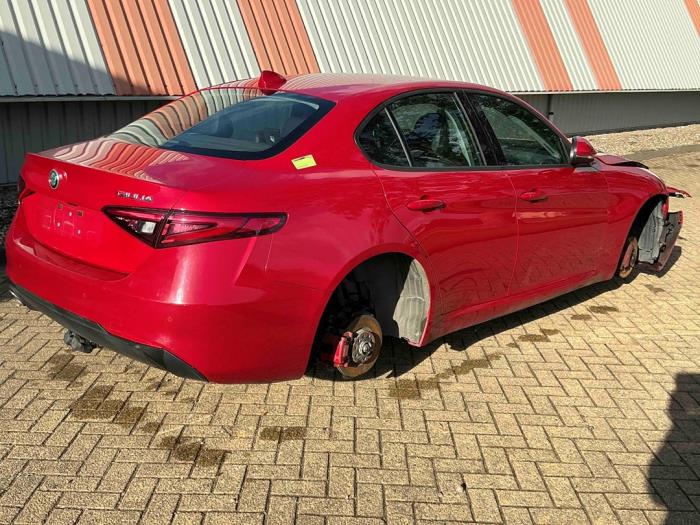 Alfa Romeo Giulia 2.2d 150 16V Vehículo de desguace (2016, Rojo)