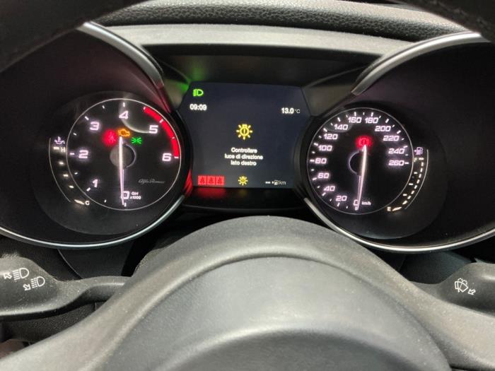 Alfa Romeo Giulia 2.2d 150 16V Vehículo de desguace (2016, Rojo)