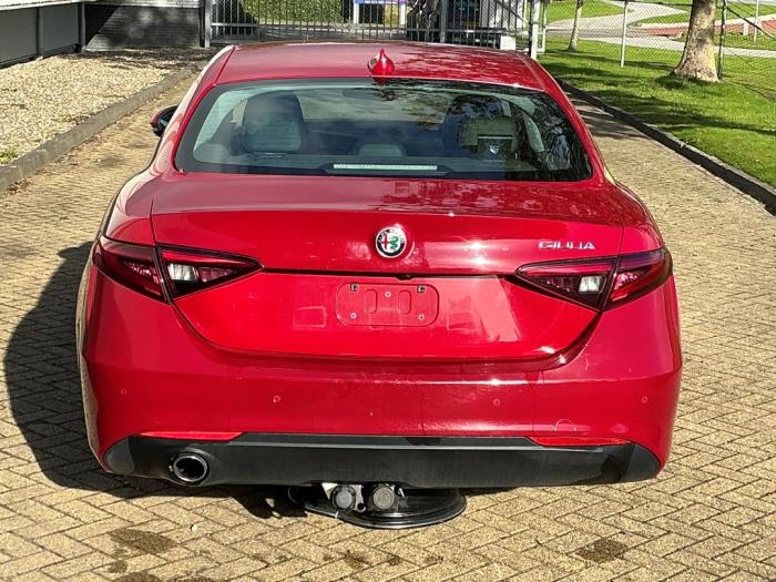 Alfa Romeo Giulia 2.2d 150 16V Vehículo de desguace (2016, Rojo)