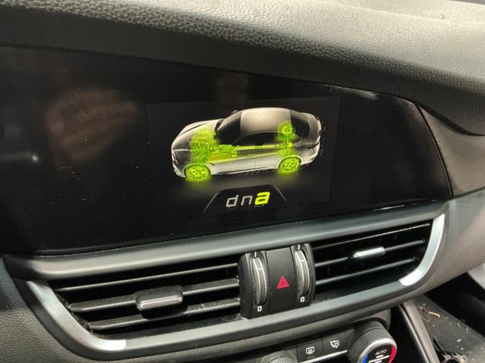 Alfa Romeo Giulia 2.2d 150 16V Vehículo de desguace (2016, Rojo)