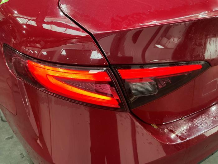Alfa Romeo Giulia 2.2d 150 16V Vehículo de desguace (2016, Rojo)