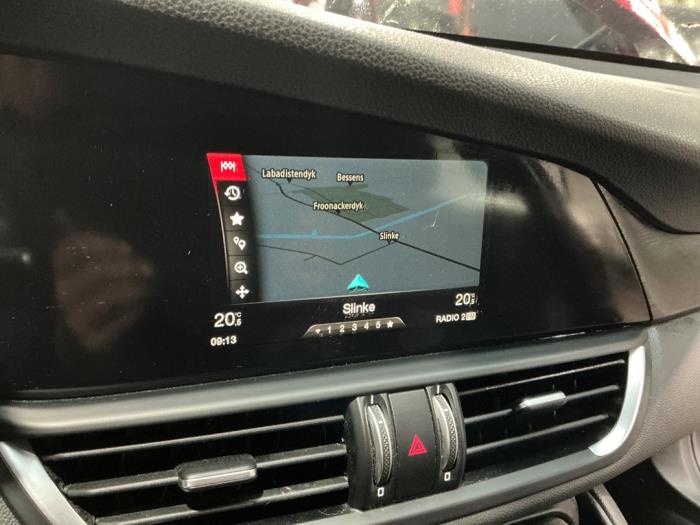 Alfa Romeo Giulia 2.2d 150 16V Vehículo de desguace (2016, Rojo)