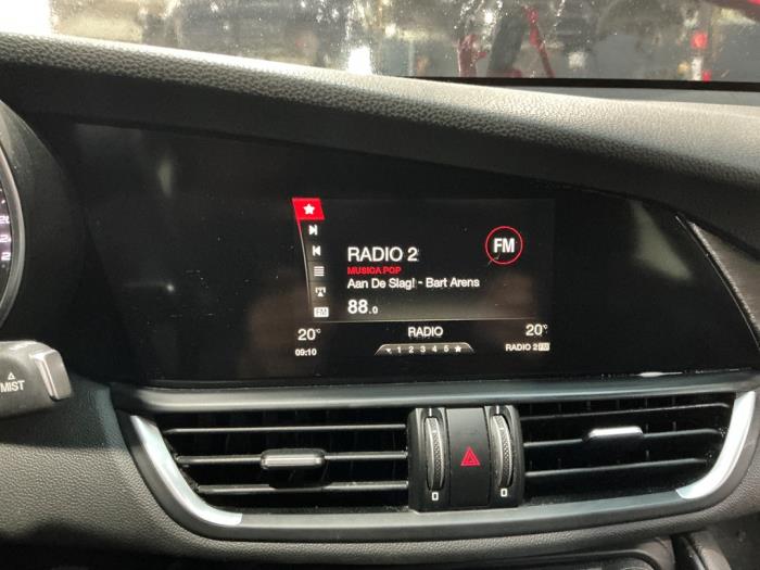Alfa Romeo Giulia 2.2d 150 16V Vehículo de desguace (2016, Rojo)