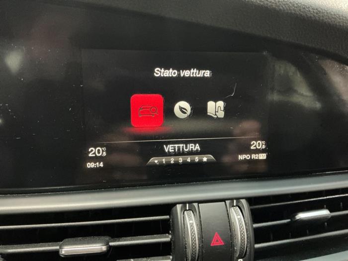 Alfa Romeo Giulia 2.2d 150 16V Vehículo de desguace (2016, Rojo)