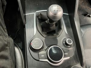 Alfa Romeo Giulia 2.2d 150 16V Vehículo de desguace (2016, Rojo)