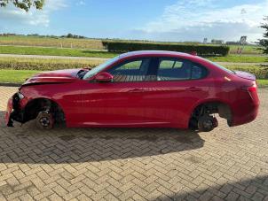 Alfa Romeo Giulia 2.2d 150 16V Vehículo de desguace (2016, Rojo)