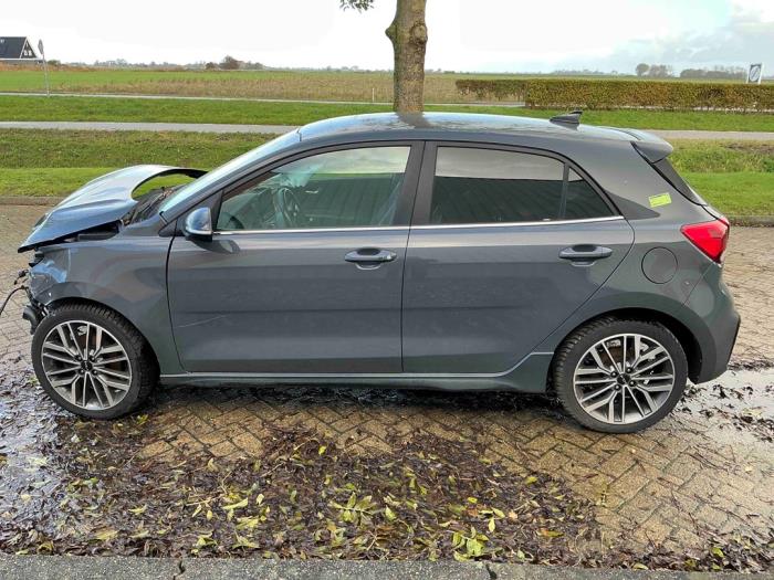 Kia Rio IV 1.0i T-GDi 100 12V Vehículo de desguace (2022, Gris)