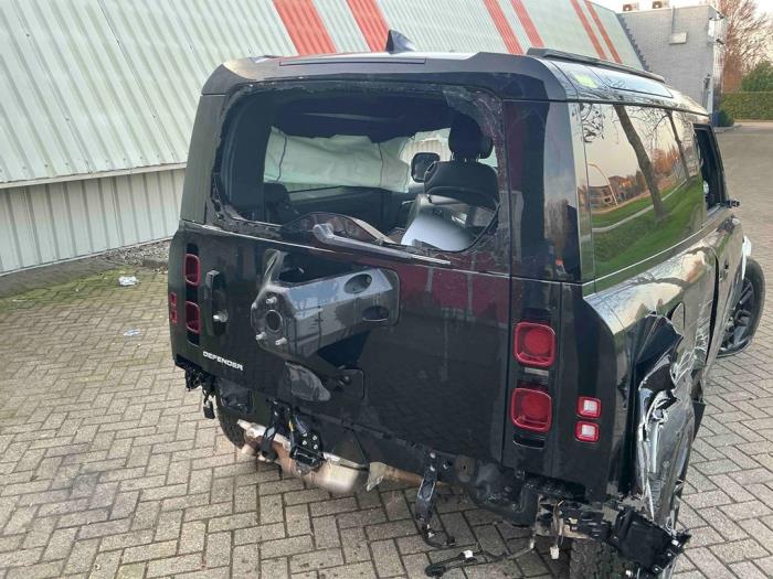 Landrover Defender II 90 3.0 D250 MHEV Épave (2023, Métallisé, Noir)
