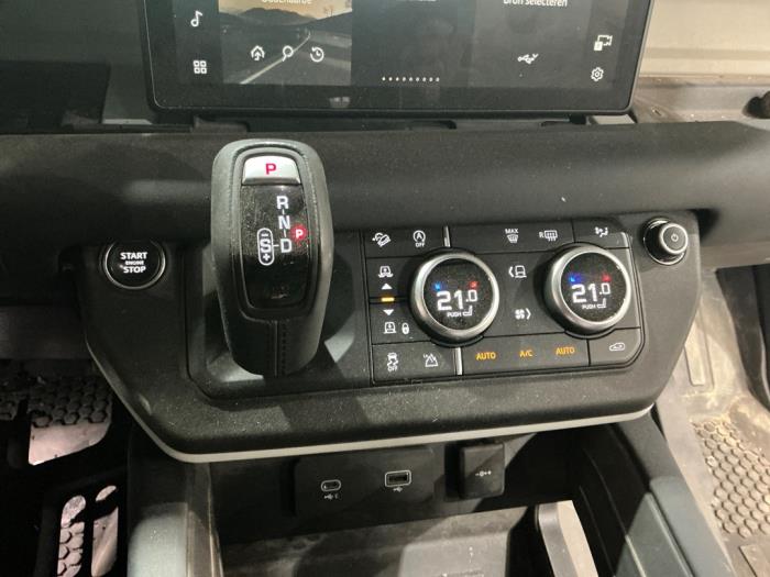 Landrover Defender II 90 3.0 D250 MHEV Épave (2023, Métallisé, Noir)