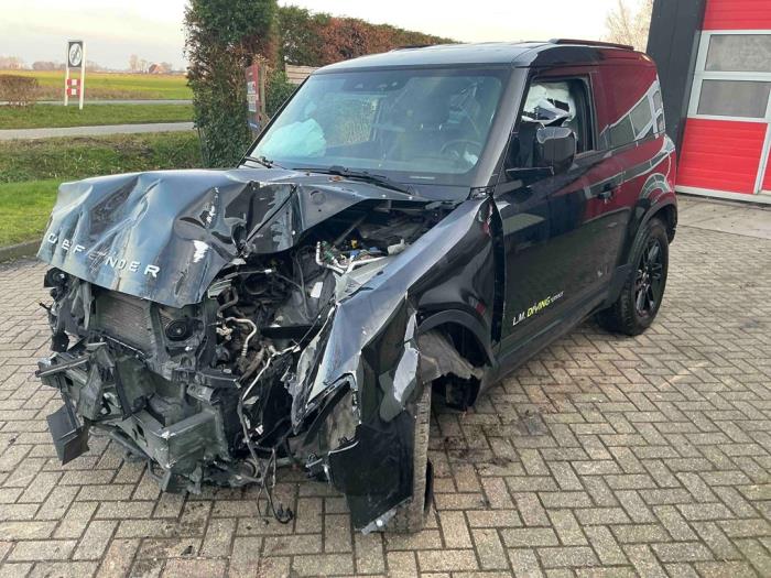 Landrover Defender II 90 3.0 D250 MHEV Épave (2023, Métallisé, Noir)