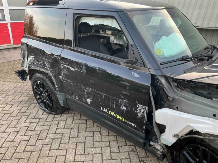 Landrover Defender II 90 3.0 D250 MHEV Épave (2023, Métallisé, Noir)