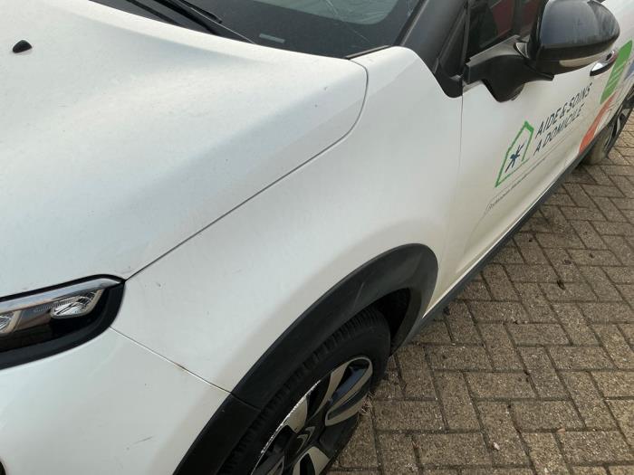Citroen C3 1.2 12V e-THP PureTech 110 Épave (2023, Blanc)