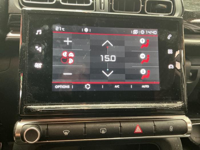 Citroen C3 1.2 12V e-THP PureTech 110 Épave (2023, Blanc)