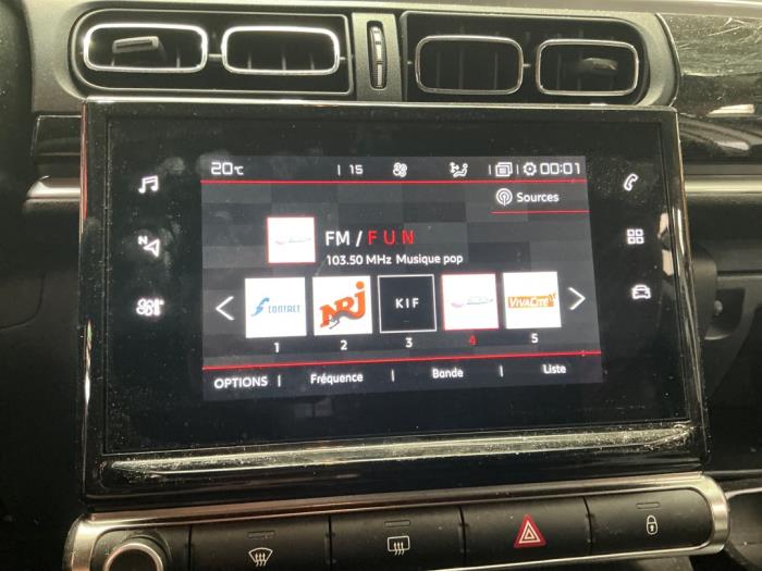 Citroen C3 1.2 12V e-THP PureTech 110 Épave (2023, Blanc)