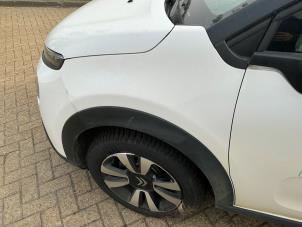 Citroen C3 1.2 12V e-THP PureTech 110 Épave (2023, Blanc)