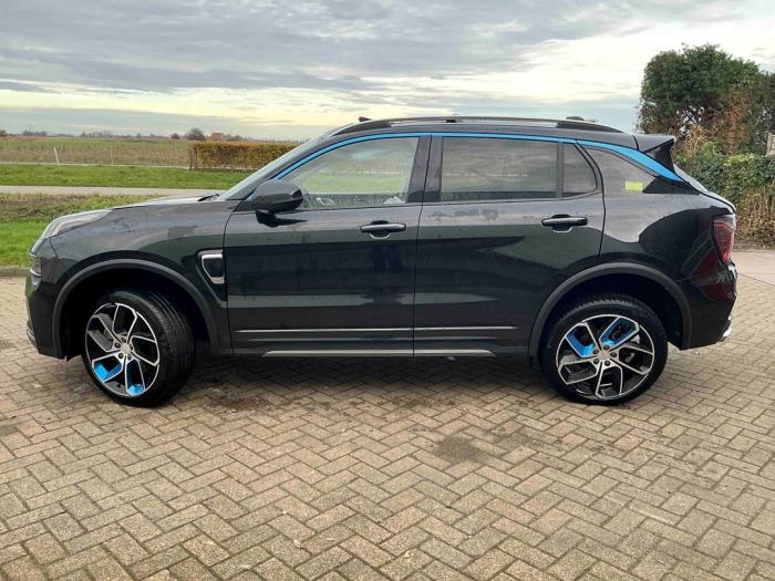Lynk & Co 01 1.5 PHEV Épave (2022, Métallisé, Noir)