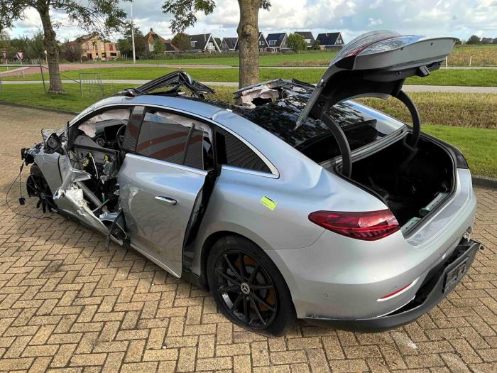Mercedes EQE 300 89/90 kWh Vehículo de desguace (2023, Gris)