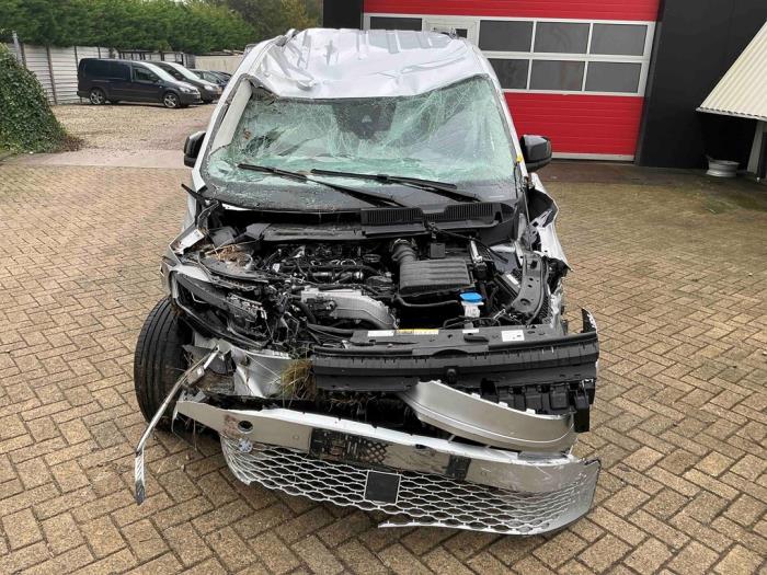 Volkswagen Caddy Cargo V 2.0 TDI SCR Épave (2024, Métallisé, Gris argenté)